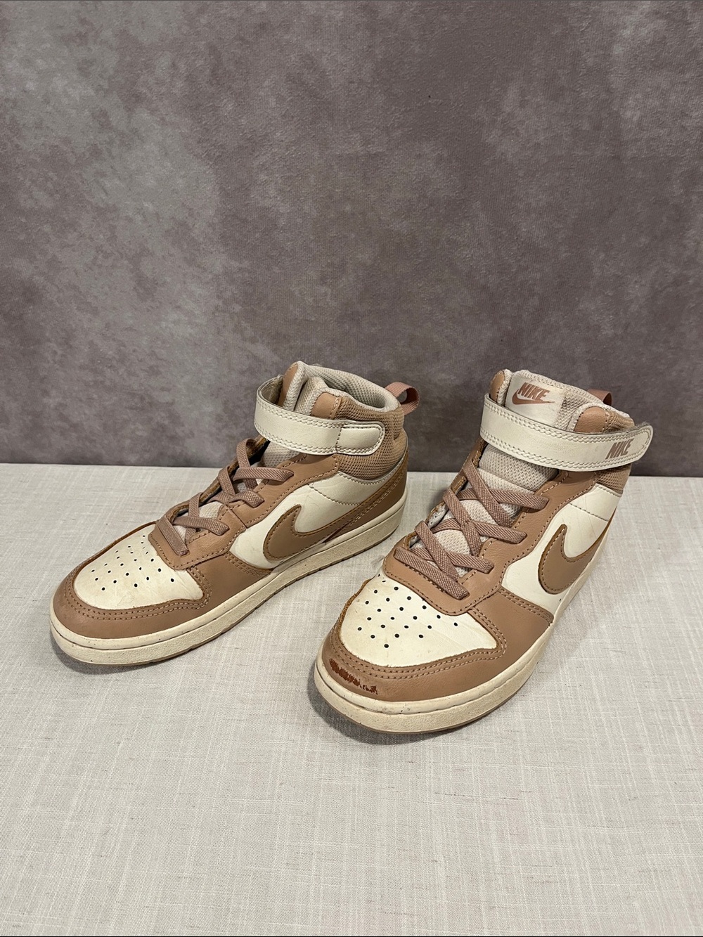 Nike Kids High-Top Sneakers in Cream & Brown size 1.5